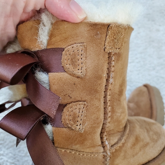 Uggs Kids Shearling Bow Boots.  Size 7 (Girls) - Picture 9 of 14